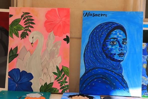 iutt-multimedia-students-color-theory-art-exhibition